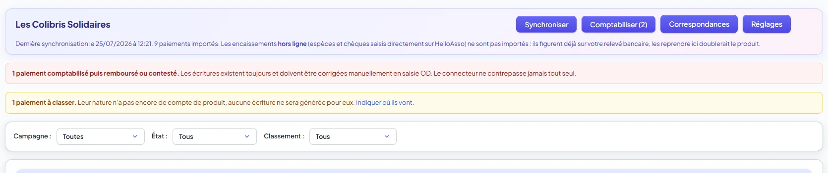 Haut de l'écran HelloAsso : rappel de la dernière synchronisation, boutons Synchroniser, Comptabiliser, Correspondances et Réglages, puis les bandeaux d'alerte et les filtres